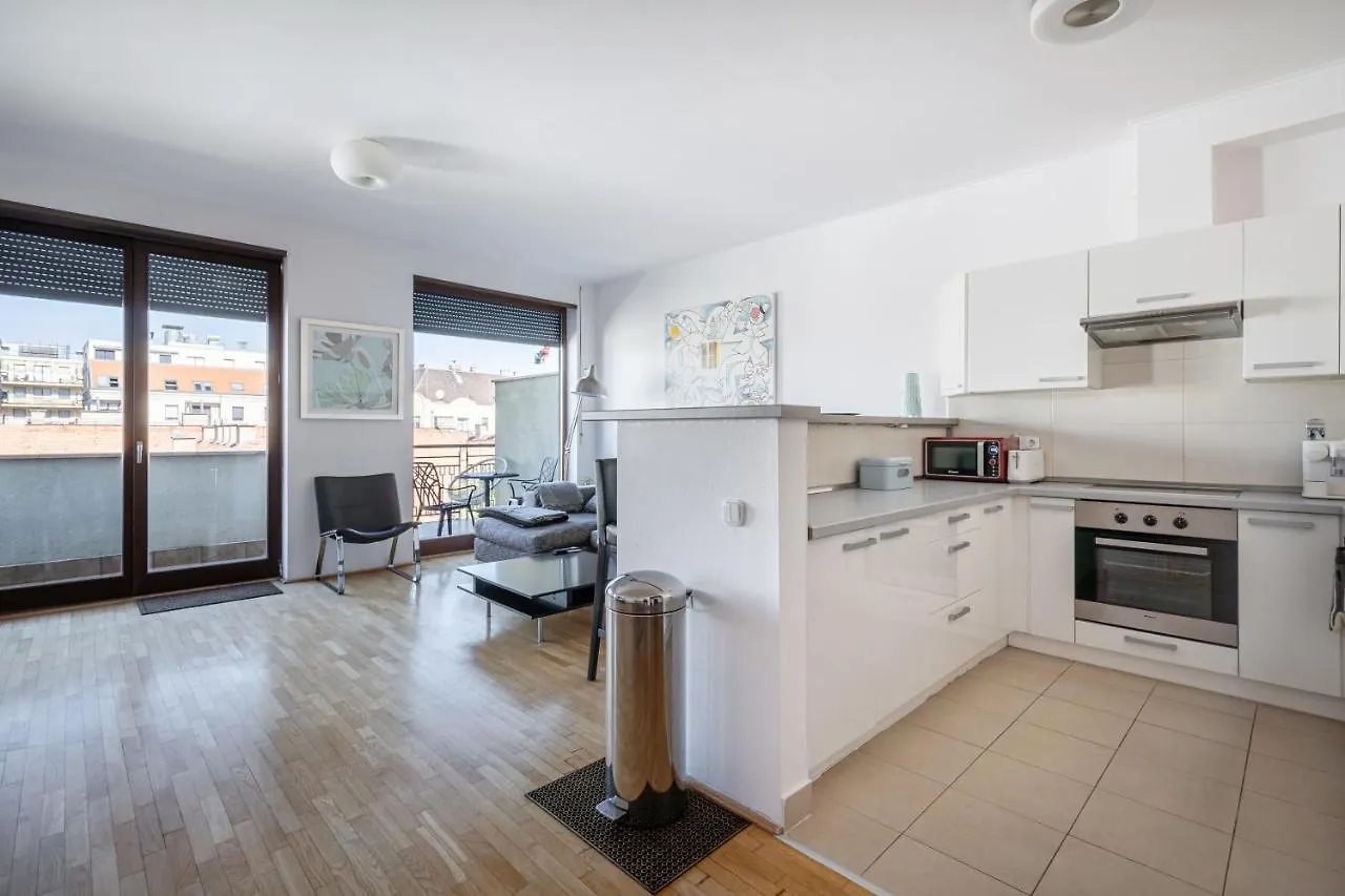 Panoramic Penthouse With Rooftop Terrace & Parking For 2 Cars Budapest